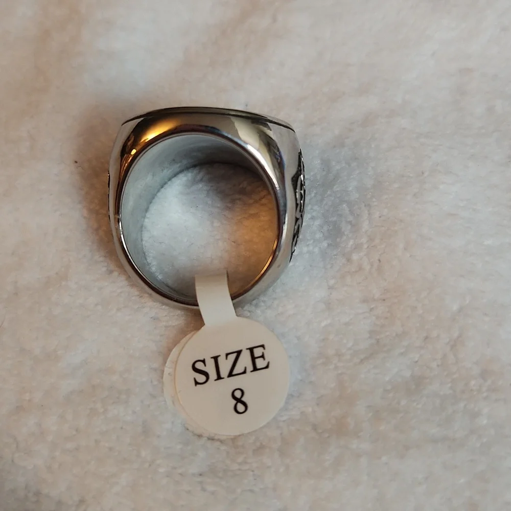 Silver Wolf Design Men's Ring. Size 8